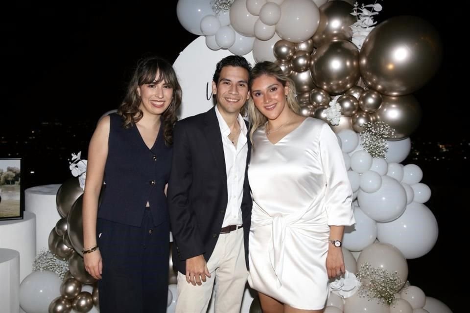 Ana Paula García, Jorge Rodríguez y Valeria Villarreal