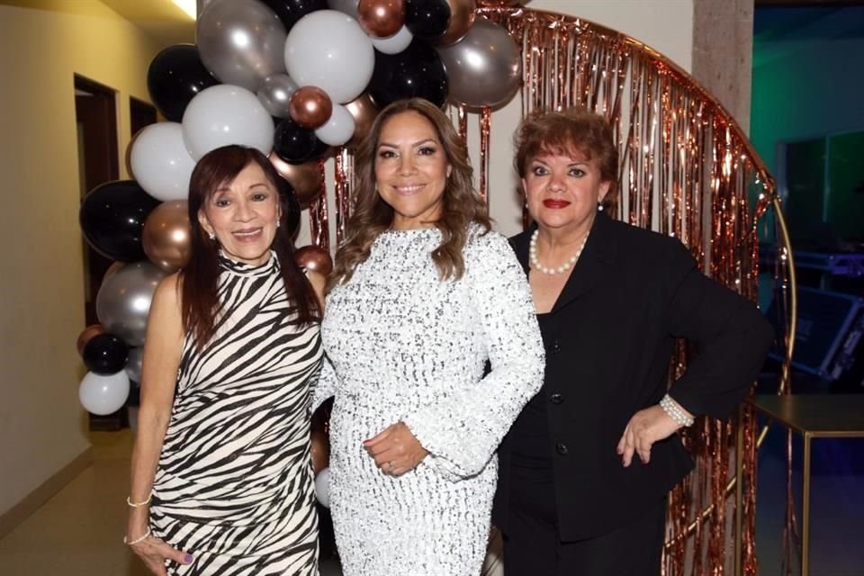 Elsa Medina, Olga Mendoza y Lucy Flores