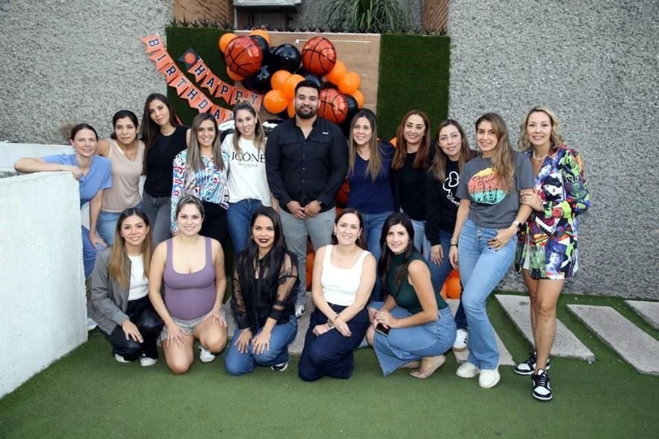 Liz Gutiérrez, Karina de Luna, Merle Villarreal, Coco Zapata, Denis González, Jesús Moreno, Cinthya Abeldaño, Irene Arteaga, Cristina Rendón, Vero Ramos, Dila Escalante, Sofía Maldonado, Karla Valdez,