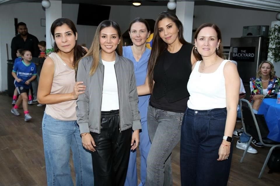 Karina de Luna, Sofía Maldonado, Liz Gutiérrez, Merle Villarreal y Caro Aguirre