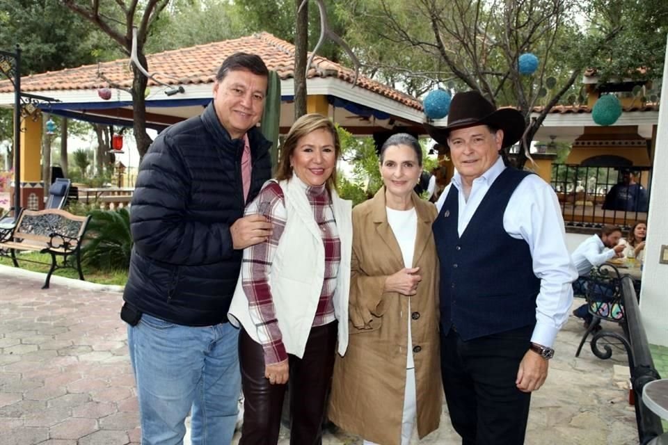 Hector Garza, María del Socorro de Garza, Norma González de Montemayor y Jorge Montemayor