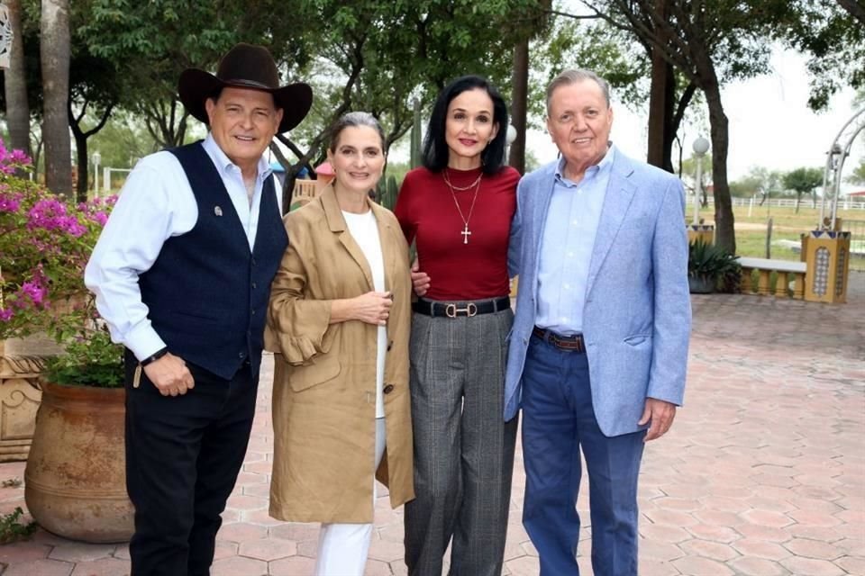 Jorge Montemayor, Norma González de Montemayor, Beatriz de Garza y Tomás Garza