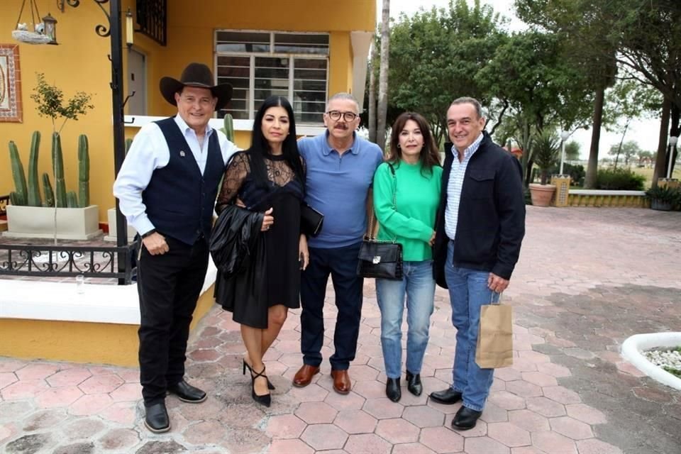 Jorge Montemayor, Patricia de Báez, Javier Báez, Olivia Zambrano y Luis González