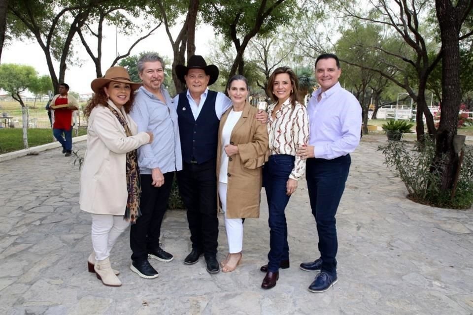 Patricia Cortés de Hinojosa, Carlos Hinojosa, Jorge Montemayor, Norma González de Montemayor, Lorena de Gámez y Mario Gámez