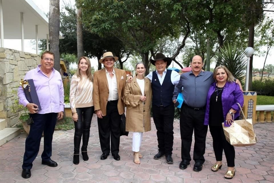 José Manuel Martínez Landa, Elsa de González, Carlos González Monge, Norma González de Montemayor, Jorge Montemayor, José Juan Garza y Susana Valle