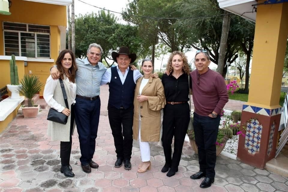 Leticia de Dávila, Eugenio Dávila, Jorge Montemayor, Norma González de Montemayor, Guadalupe Ferrigno de Garza y Tony Garza Zambrano