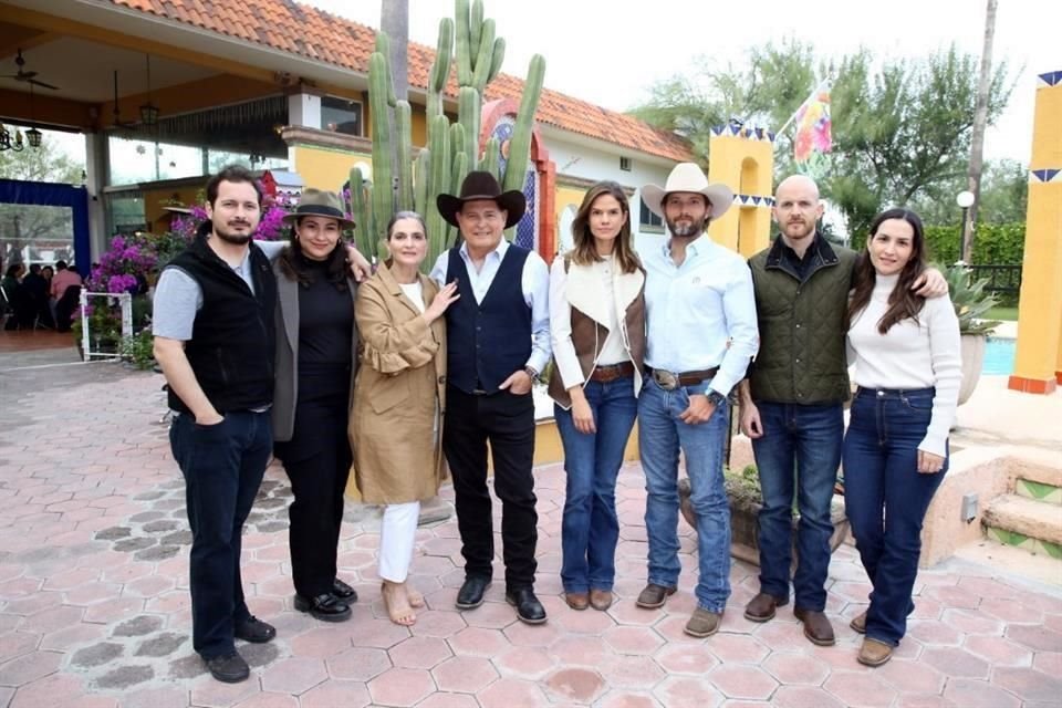 Rodrigo Montemayor González, Mayra Gutiérrez, Norma González de Montemayor, Jorge Montemayor, Samantha González, Jorge Montemayor González, Ángel Montemayor González y Adriana Carrillo