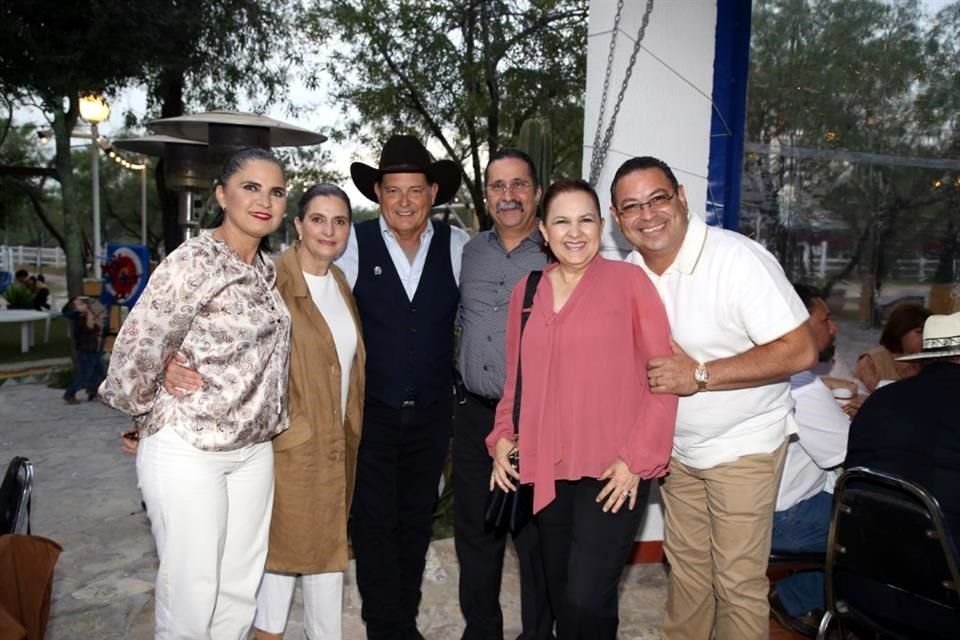 Aleida Quiroga, Norma González de Montemayor, Jorge Montemayor, Ambrosio Quiroga, Miroslava Treviño y Edgar Escamilla