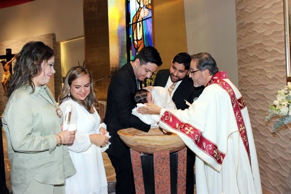 Aracely García Ávila, Mara Rodríguez, Daniel Cruz García, Alice Regina Medrano, Ramech Medrano García y Padre César Augusto Ramírez