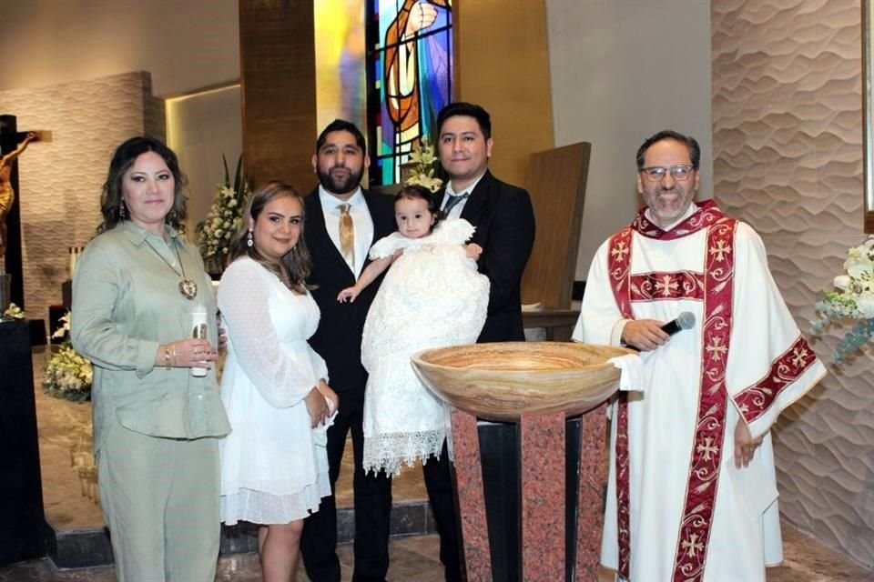 Aracely García Ávila, Mara Rodríguez, Daniel Cruz García, Alice Regina Medrano, Ramech Medrano García y Padre César Augusto Ramírez