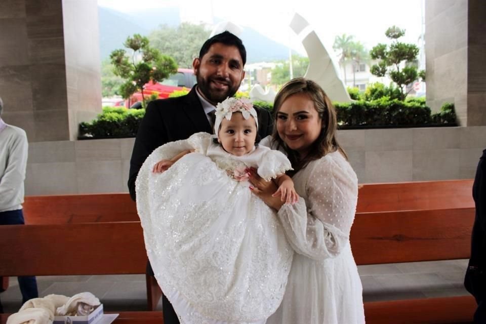 Ramech Medrano García, Alice Regina Medrano y Mara Rodríguez