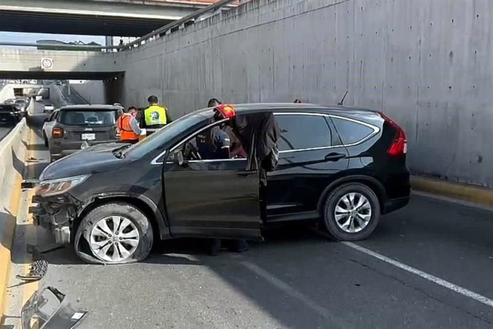 El accidente múltiple se reportó a las 14:00 horas en Paseo de los Leones, con dirección a Gonzalitos.