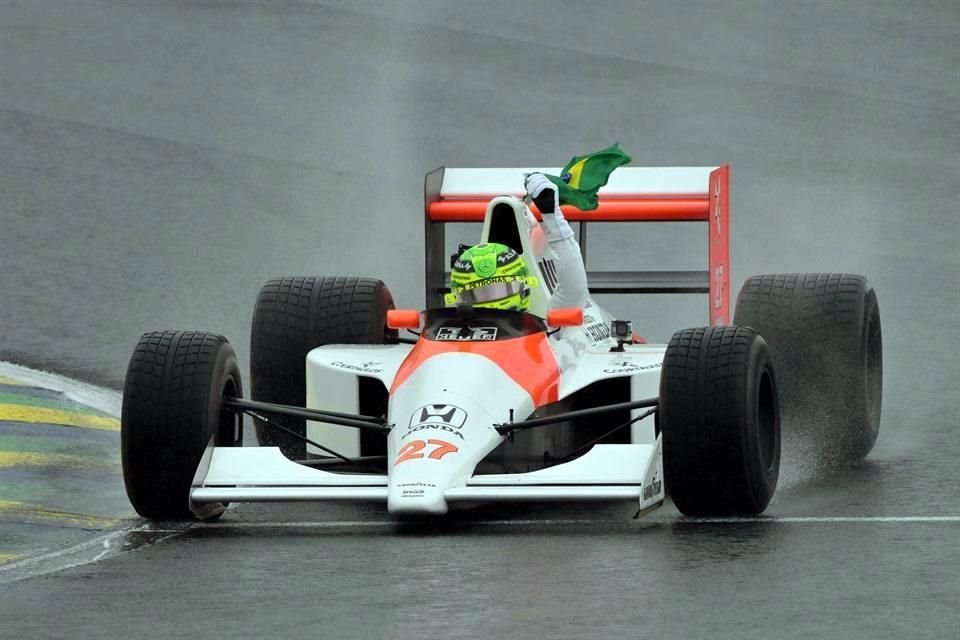 Lewis Hamilton manejó en Brasil el McLaren MP4-5B, con el cual Ayrton Senna ganó su segundo título de la F1 en 1990.