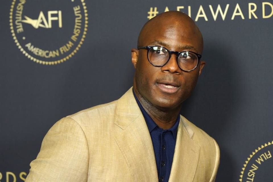 Barry Jenkins espera que 'Mufasa' inspire a jóvenes al mostrar cómo el amor y la familia ayudan a un huérfano a convertirse en un gran líder.