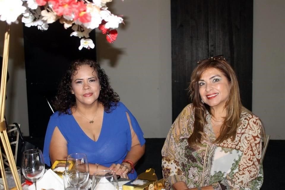 Aracely Corral y Lupita Flores