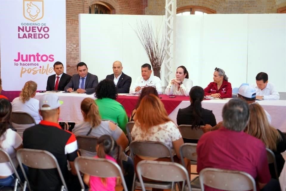 En una reunión celebrada hoy en el Palacio Municipal de Nuevo Laredo, algunos afectados expusieron su denuncia de acoso y robos con el fin de frenar esas acciones que calificaron de abusos.