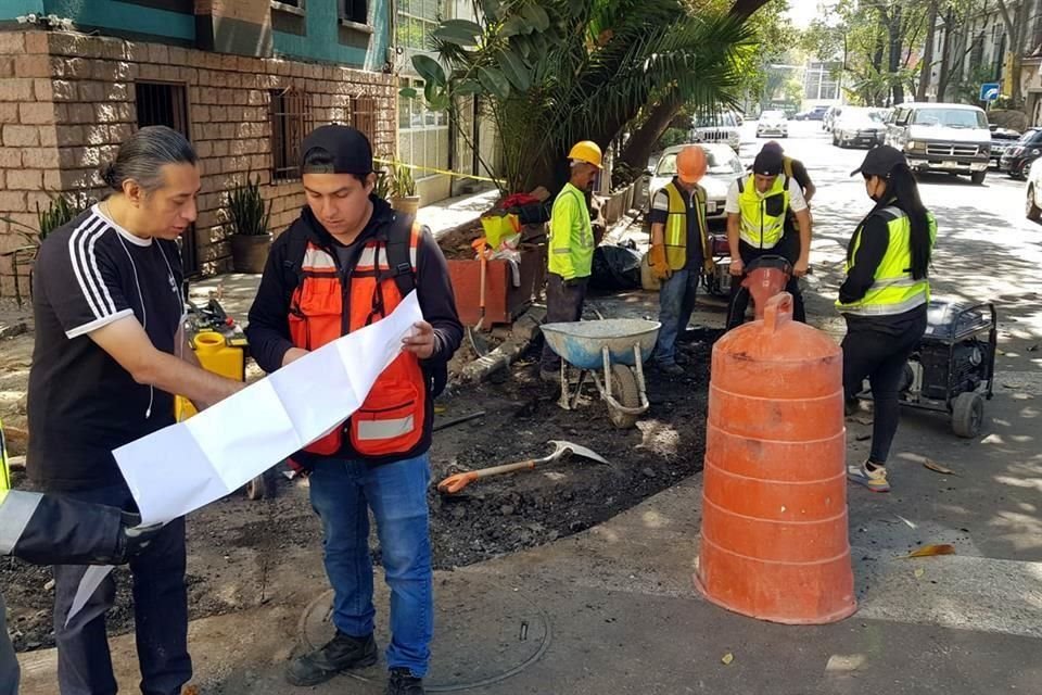 Las nuevas banquetas están siendo implementadas a lo largo de tres cuadras, de Durango a Avenida Chapultepec.