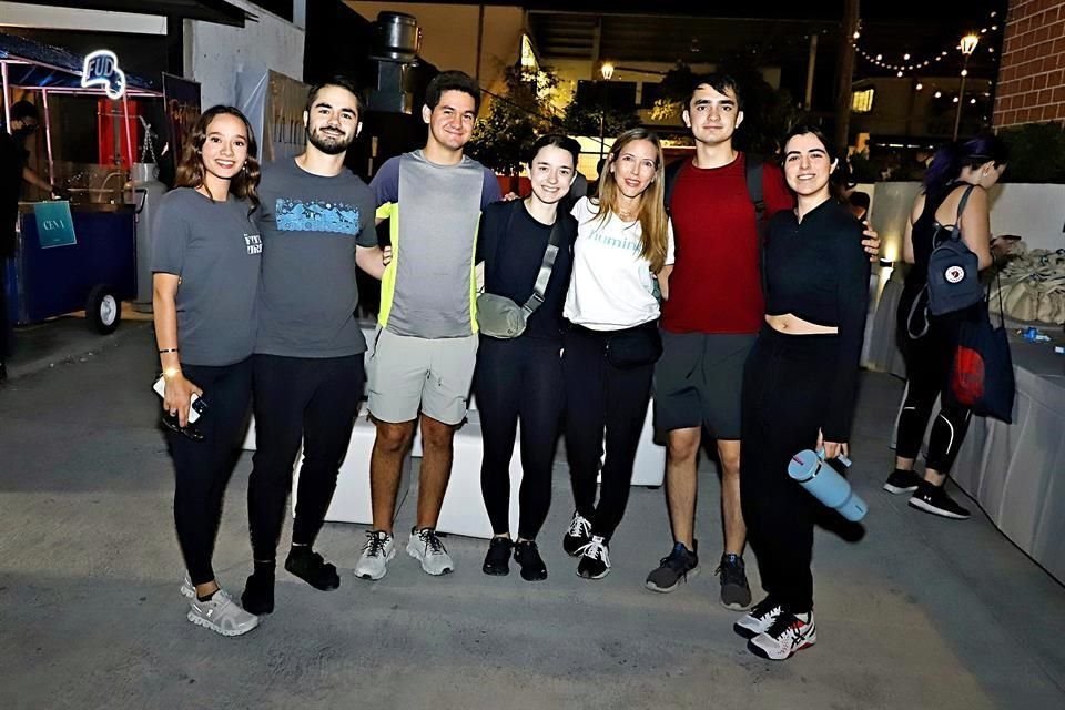 Jimena Muraira, Eugenio Caballero, Diego Aldape, Any Caballero, Mónica Zambrano de De la Garza, Bernardo Caballero y Mariana García