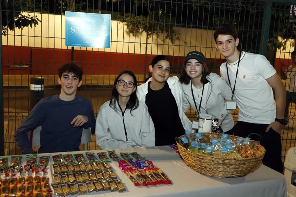 Mateo Dohener, Arantza Barrera, Begoña Cavazos, Jimena Breinbauer y Tadeo Leal