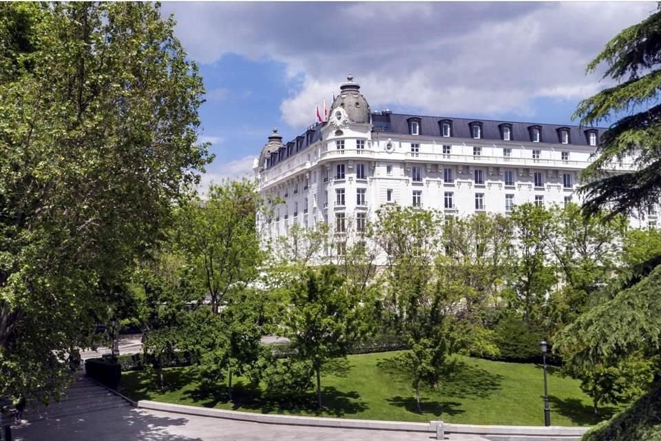 El hotel es un lujoso palacio Belle Épôque situado en el famoso triángulo del Arte de Madrid.