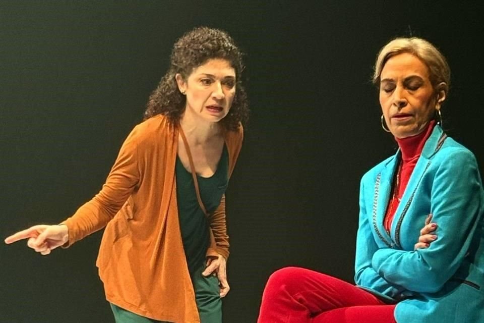 'Las hermanas Vals (Falsedad)', una pieza de tensión y suspenso, fue escrita por la multipremiada dramaturga neerlandesa Lot Vekemans. Talía Marcela y Ana Karina Guevara protagonizan la obra en La Capilla.