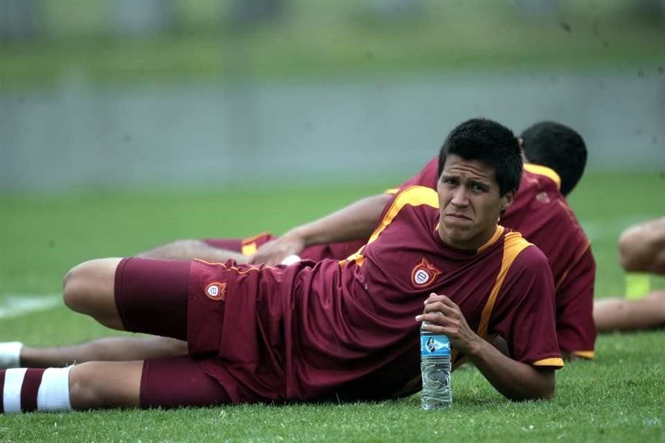 Quintero, de 31 años, era canterano de los Estudiantes Tecos, se desempeñaba de defensa central y debutó en la Primera División el 13 de marzo de 2010.