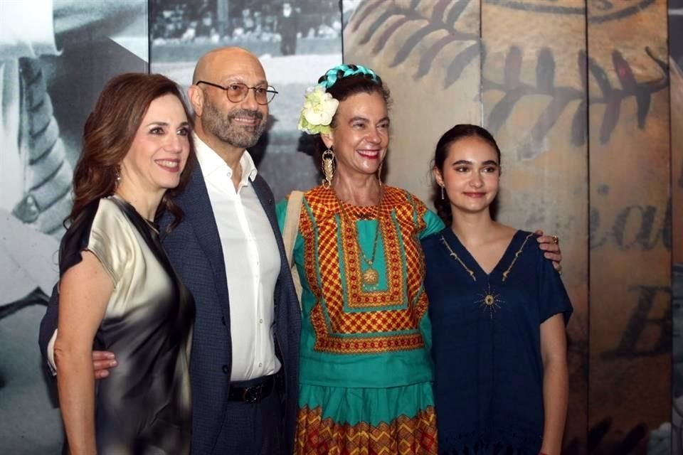 Martha Marcos, Alejandro Assam, María Isabel Grañén Porrúa y Mira Harp Grañén