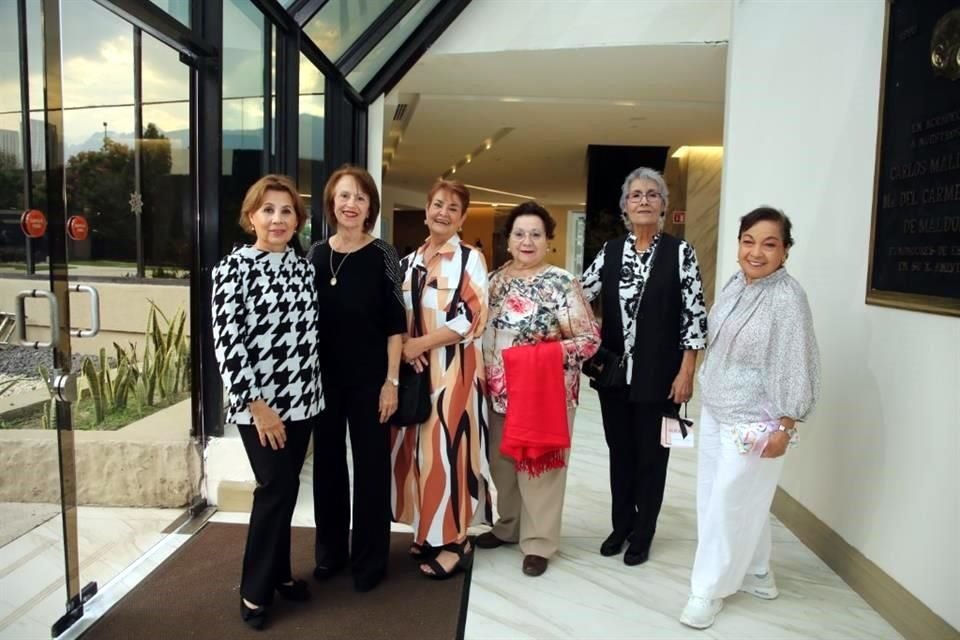 Blanca Martínez, Patricia Dieste, Rosa Margarita Rodríguez, Irma Herrera, Dora Fernández y Marla Blanca Cortés