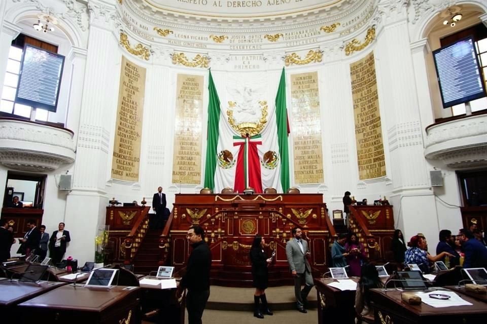 Como regalo de despedida, los diputados de la anterior Legislatura de CDMX se dieron un bono de tres millones de pesos por congresista.