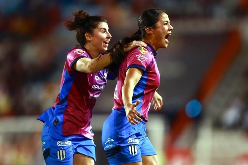 Rebeca Bernal celebró con todo su gol.