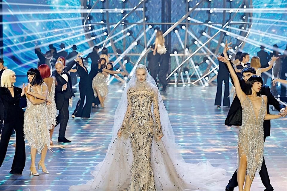 El título del espectáculo fue '1001 Seasons of Elie Saab', en referencia a la clásica obra de 'Las Mil y Una Noches'.