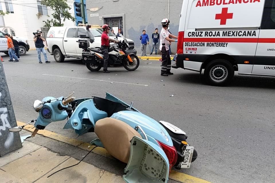 Fue alrededor de las 10:16 horas cuando se registró el percance en el cruce de Zuazua e Isaac Garza.