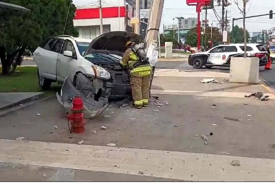 El accidente fue reportado a las 10:00 horas en la Avenida Vasconcelos y Bosques del Valle, en la Colonia Bosques del Valle.