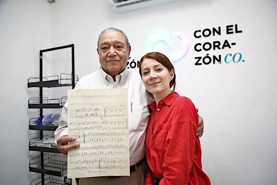 Rodolfo Limón Villalas, hijo del militar, y Laura Ordaz, directora artística de Bailar con el Corazón.