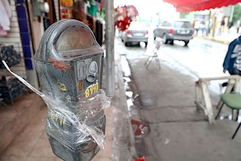 Los parquímetros de Monterrey evidencian el abandono que padece desde hace años.