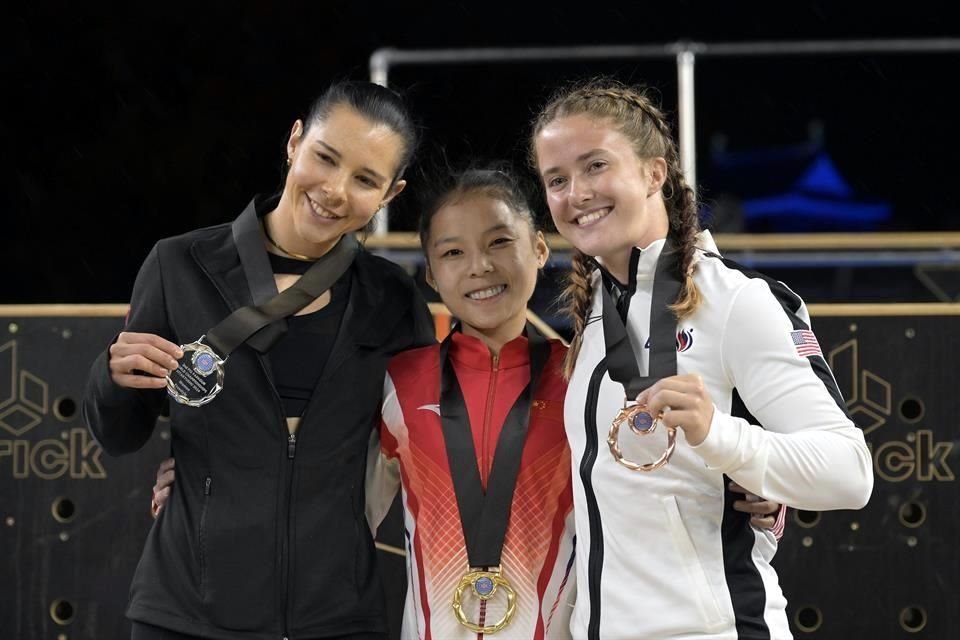 La mexicana Ella Bucio (izq.) conquistó Plata en estilo libre del Campeonato Mundial de Parkour; cerró el certamen con par de preseas.