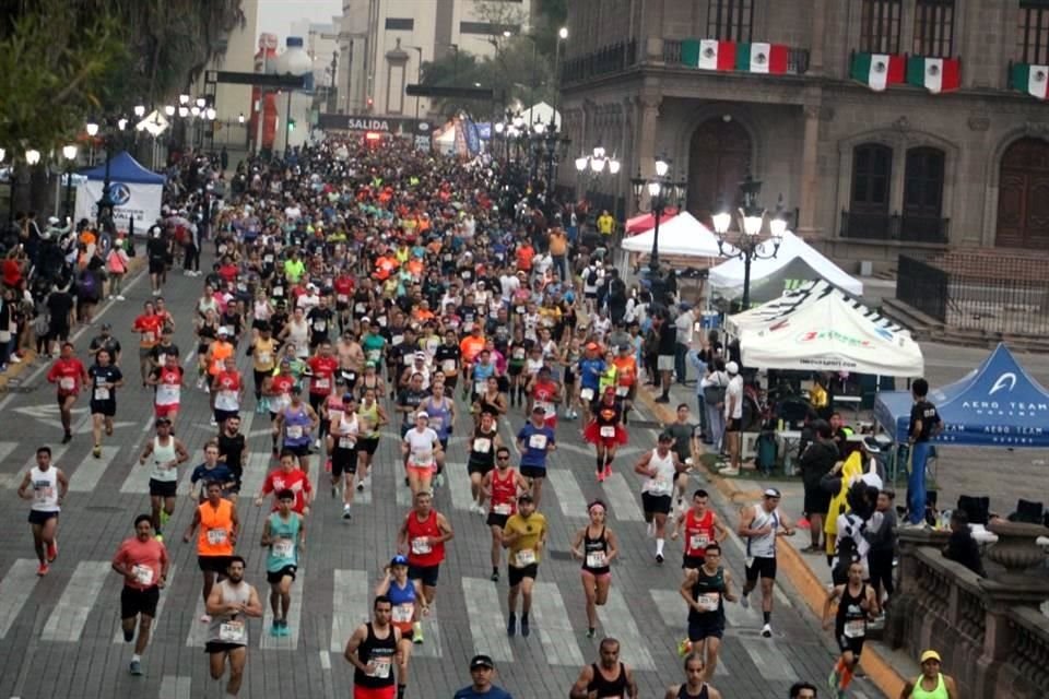 Los mexicanos Natali Naomi Mendoza y José Luis Santana son los vencedores del 21K de Nuevo León.