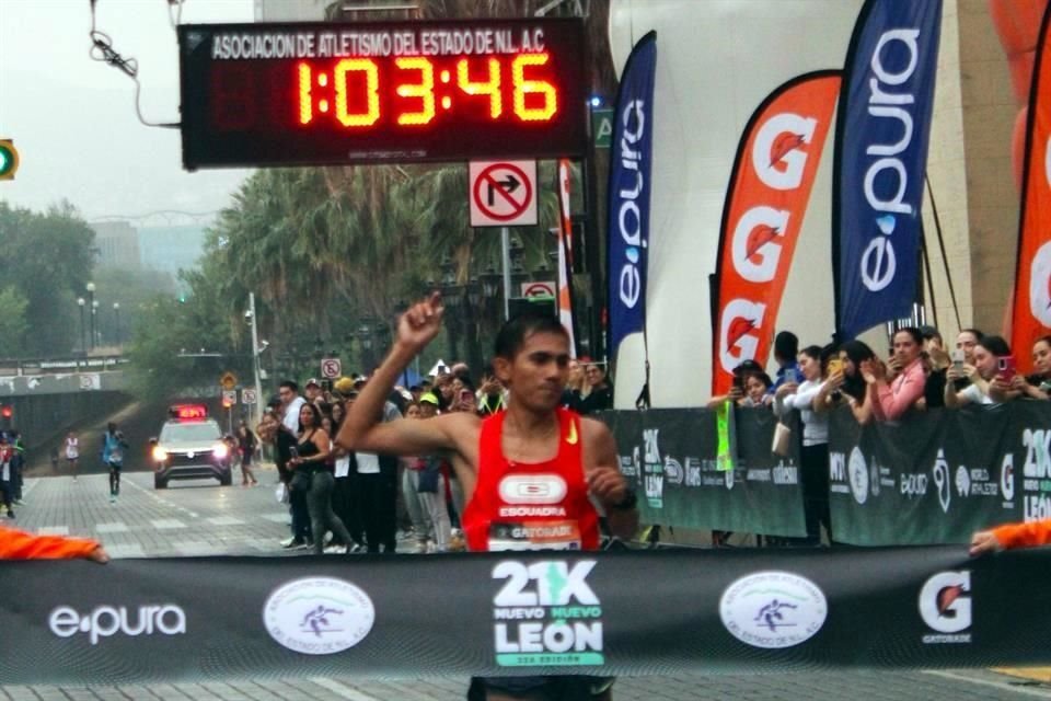 José Luis Santana fue el ganador en la rama varonil de la edición número 22 del 21K de Nuevo León.