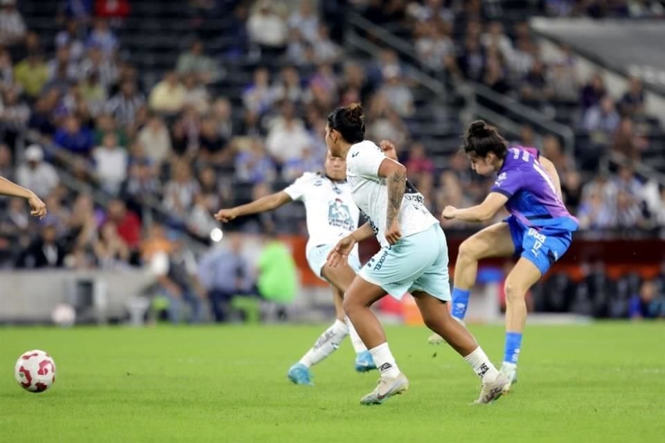 La entrenadora Amelia Valverde mandó a la cancha a Lucía García y la española pronto se hizo notar.