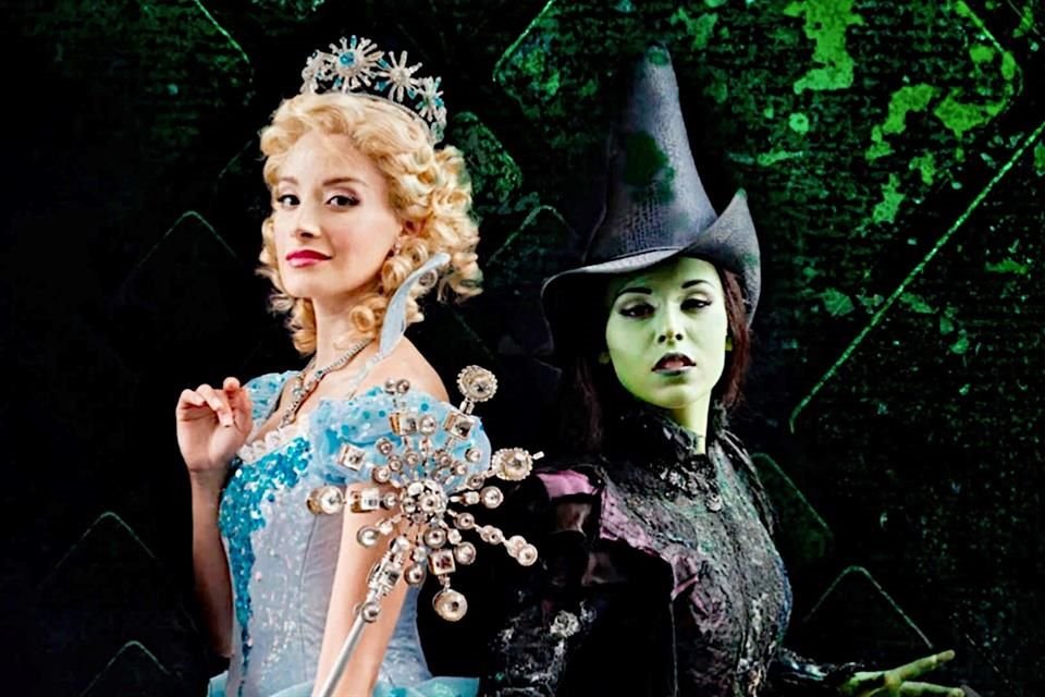 Danna y Ceci de la Cueva hicieron a Elphaba y Glinda en la puesta mexicana; ahora harán el doblaje de la cinta.