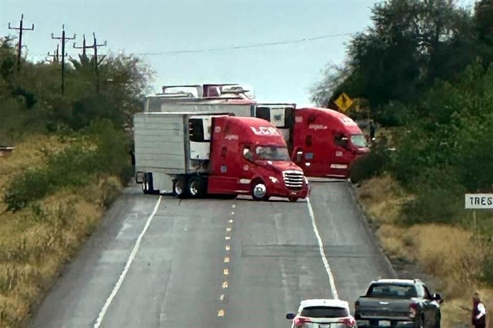 La situación tensa en la zona obligó a las autoridades a advertir a conductores extremar precauciones al circular por esos tramos carreteros.