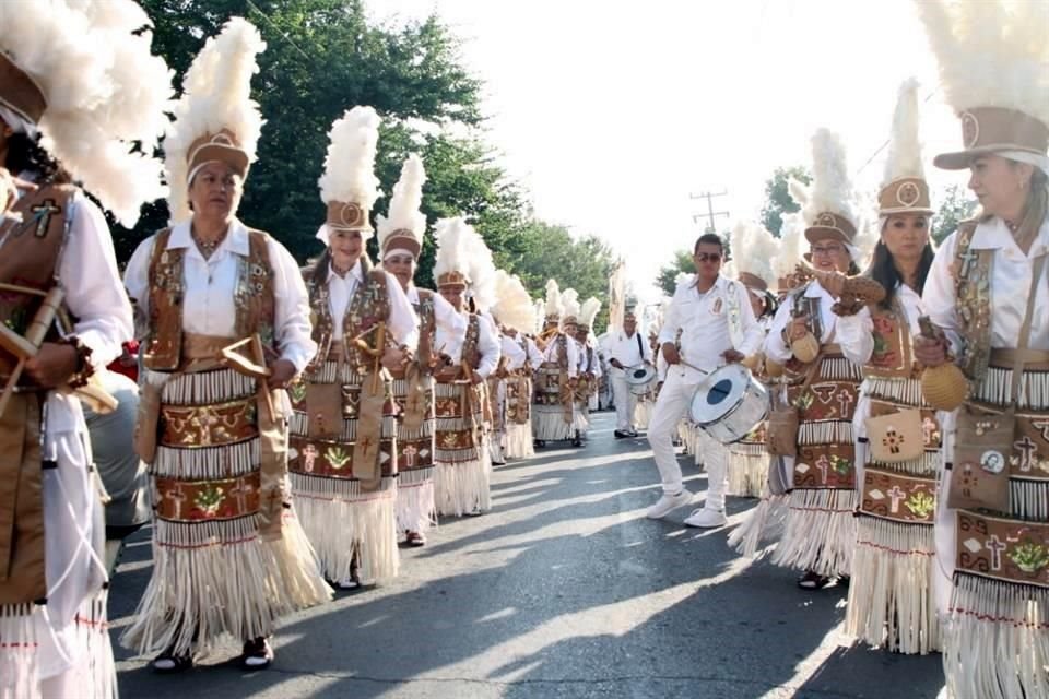 Las matlachinas del Centro Espíritu Santo, Apostolado de la Cruz Sección Señoras, danzaron en honor a la Virgen de Guadalupe.