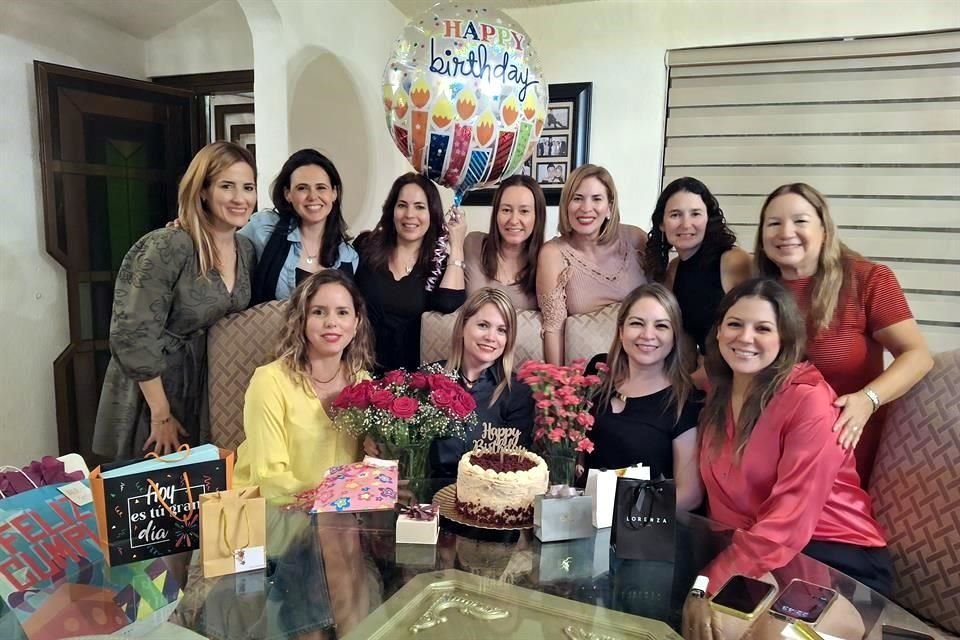 Cristy Guajardo, Diana Jiménez, Wenddy Cavazos, Karla Saldaña, Alma Cavazos, Ale Solís, Dora Ontiveros, Ana Lucía de Fortozo, Jeanette Moebius de Carrillo, Nelly Saldaña y Brenda de Fortozo