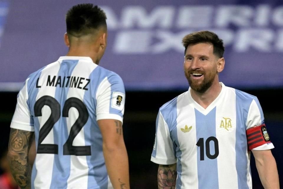 Lionel Messi sirvió para el tanto argentino.