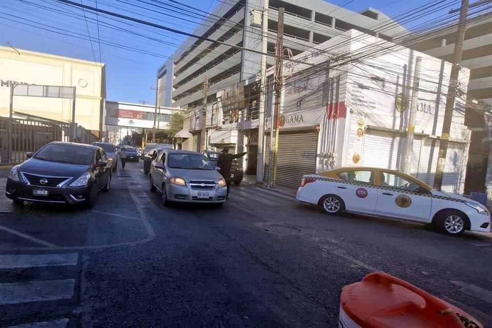 Los conductores tuvieron que estacionarse alejados de sus lugares de trabajo.