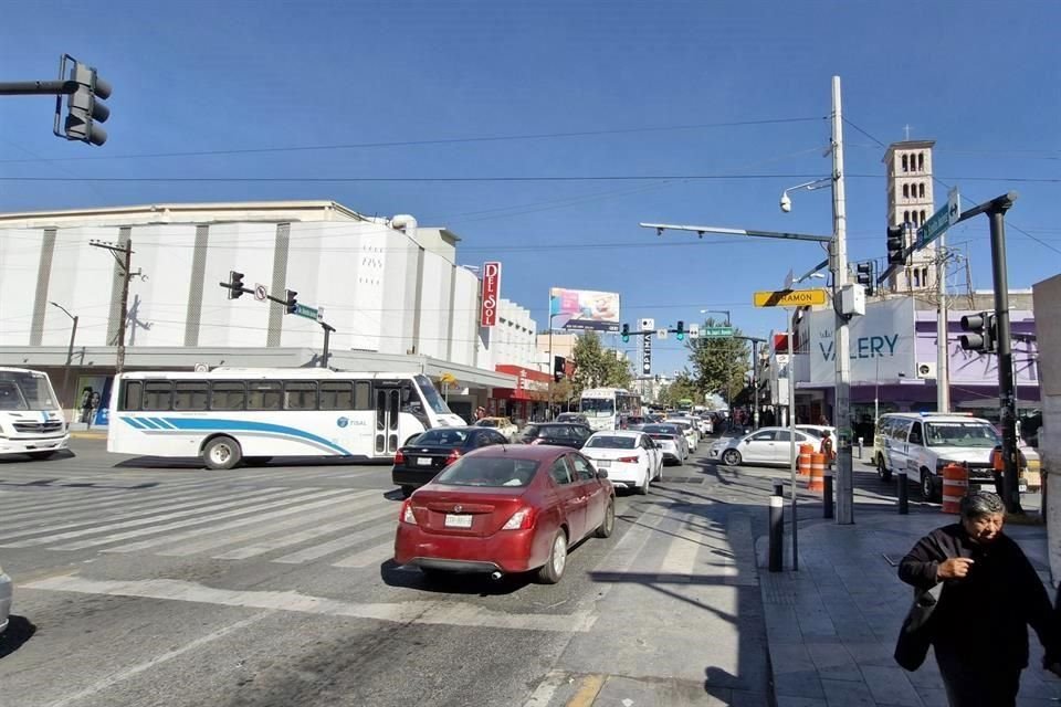 La Avenida Juárez presenta el mayor congestionamiento.