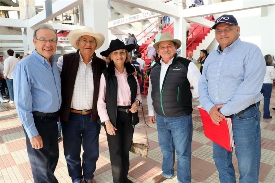 Rogelio Vallejo, César Narváez, Alida Bonifaz de Narváez, Luis Carlos Garza y Homero Vara