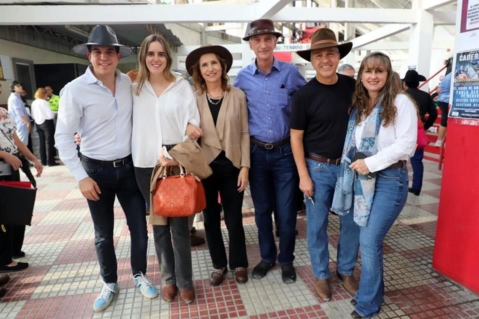 Pablo Ramos, Mariale del Valle, Alejandra Salinas de Del Valle, Ricardo del Valle, Gonzalo Gutiérrez y Lorena de Gutiérrez