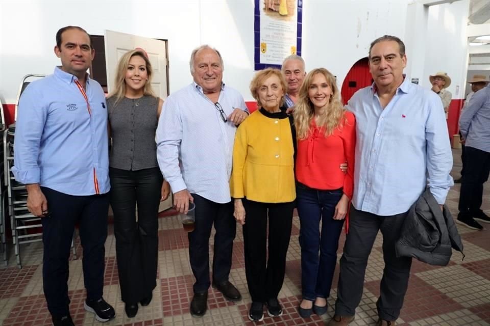 Gerardo Garza Zambrano, Felipe Zambrano, Consuelo Zambrano de Garza, Lorena Gutiérrez de Garza y Alberto Garza Zambrano