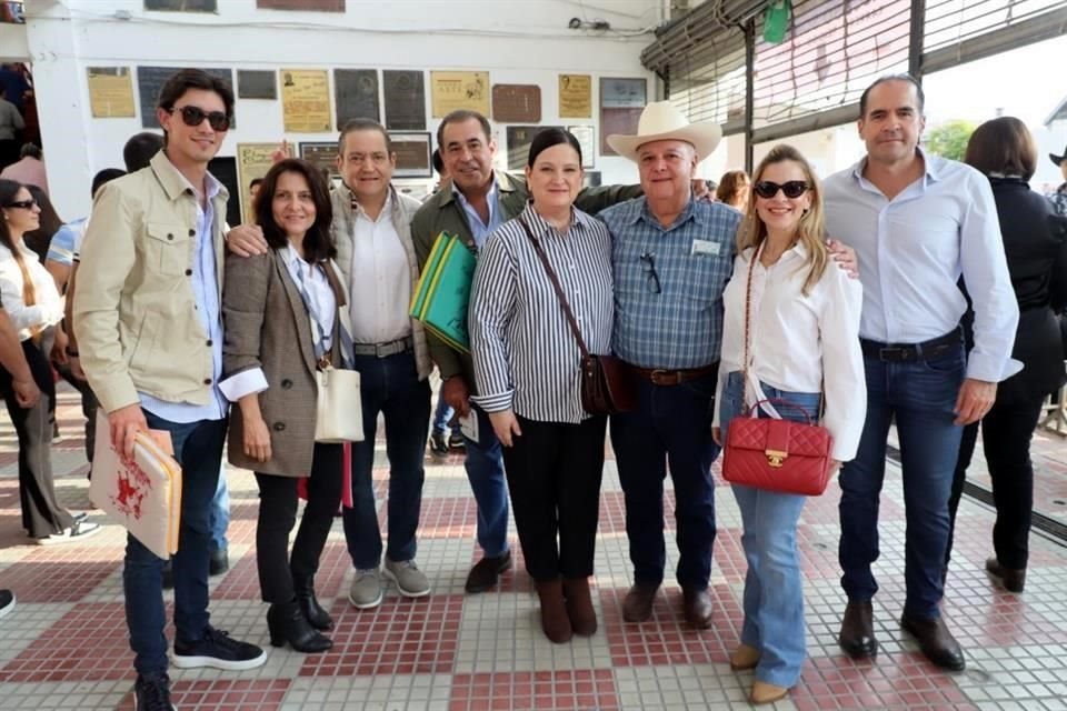 Emilio Amescua, Angie Morales, Jorge Morales, Rodolfo Amescua, Martha García de Barragán, Juan M Barragán, Evaristo Garza y Sandra Peña de Garza